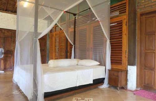 Bangunjiwo Villa | Riverside villa in tropical setting