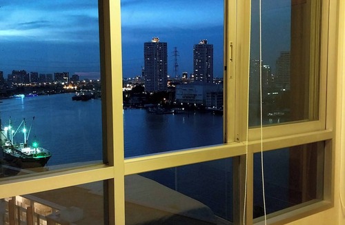 Bang Pakok Apartment | Riverview Condo Near Icon Siam Hi Speed Internet