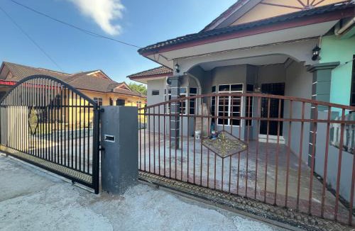 Bukit Payong House | RIZQ SFA HomeStay Bukit Payung Terengganu