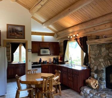 Darby House | Rocky Mountains Getaway: Gorgeous Log Cabin in Darby, Montana