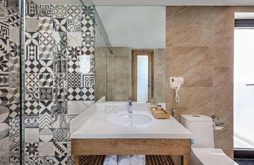 Son Tra Hotel | Romantic room near My Khe beach