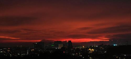 Bukit Serindit Apartment | RooftopSunset Views Luxury Penthouse 2-8pax