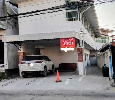 Nai Muang Hostel | room 6 still available for MotoGP