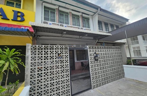 Downtown George Town House | Room at Jln Burma near Gleneagles Island Northern Heart Loh Guan Lye Hospital