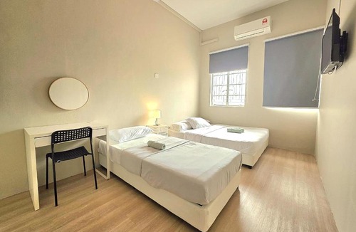 Downtown George Town House | Room at Jln Burma near Gleneagles Island Northern Heart Loh Guan Lye Hospital