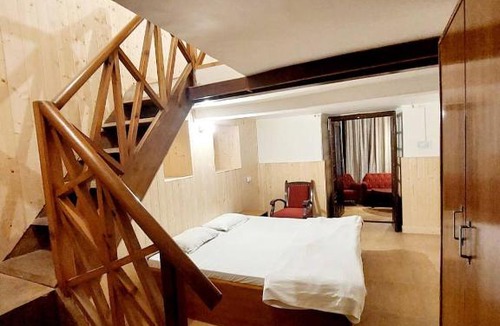 The Mall Road House | Room in Lodge - Duplex Suite 2 - Enjoy Your Ultimate Workations