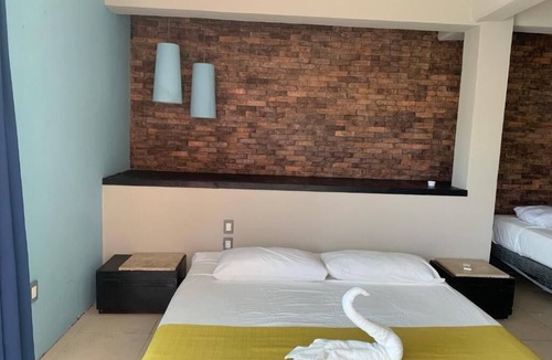 12th Street Hotel | Room with balcony at BLVD Hotel, fifth avenue