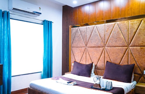 Shalimar Bagh Hotel | Roomshala 004 Mannat Residency