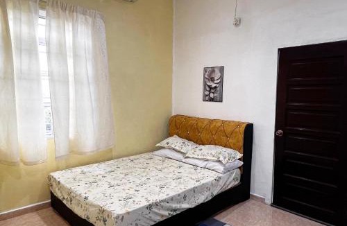 Kampung Bunga Emas House | Roomstay Denai Harummanis