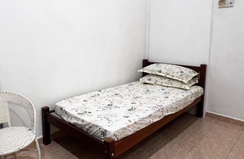 Kampung Bunga Emas House | Roomstay Denai Harummanis
