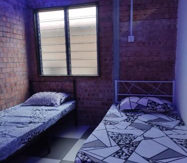 Sungai Buloh Hotel | Roomstay Sg Buloh A