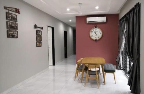 Pasir Pinji House | Roomy Bungalow Stay with Karaoke and Cinama in the House 6 room 6 bathroom 18pax