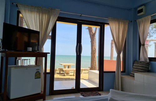 Chaiya Hotel | Roong Arun Resort