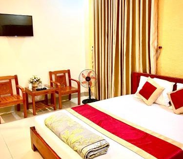 Hue Bed & Breakfast | Rose