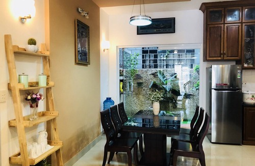 Hue City Centre House | Rose