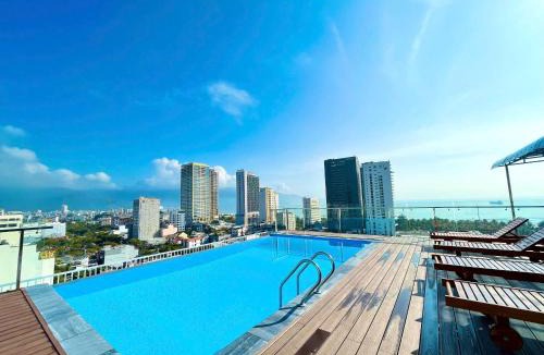 Son Tra Hotel | Royal Beach Hotel by THG