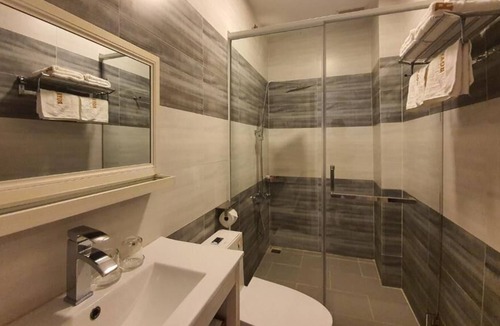 Bac Lieu Hostel | Royal Hotel