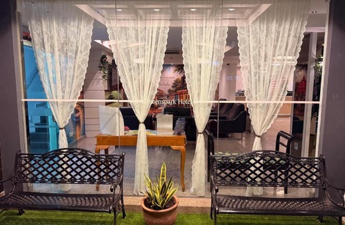 Taman Melaka Raya Hotel | Royal Queenspark Hotel