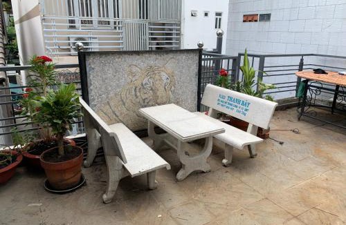 Binh Thanh Bed & Breakfast | Royal Room with airy & spacious balcony
