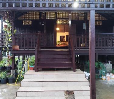 Kampung Wakaf Nyior Kembar House | Rumah Kayu Aboh