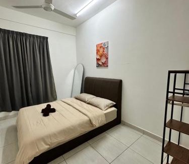 Bandar Saujana Putra Apartment | Rumakita Four Room Free WiFi with Garden View