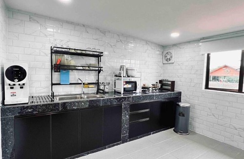 Taman Century Cottage | Rusa Cottage (Sleeps 10 pax - 1 min walk from KSL)