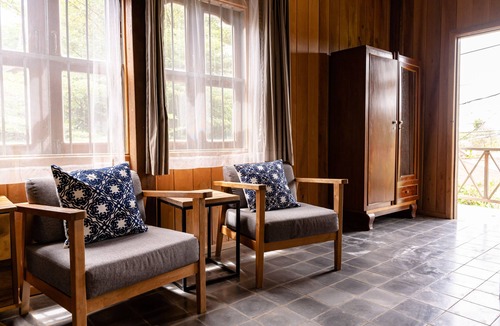 Downtown Siem Reap Villa | Rustic wooden home 1960s style with privet pool