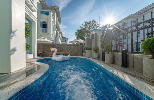 Bai Chay Villa | S Villa Ha Long - City Center, Near Beach - 3BR Private Villa with Pool, Jacuzzi, Sauna, Karaoke