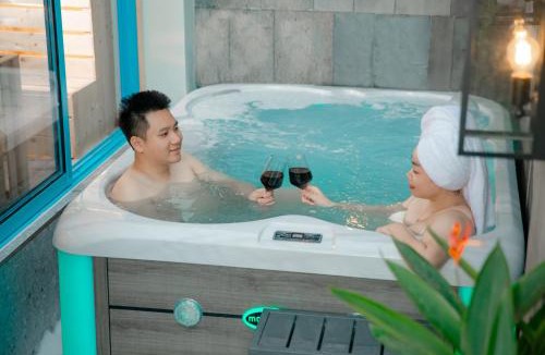 Bai Chay Villa | S Villa Ha Long - City Center, Near Beach - 3BR Private Villa with Pool, Jacuzzi, Sauna, Karaoke