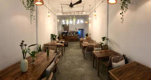 Chamkar Mon House | Sacred Lotus - Vegan Café X Hostel