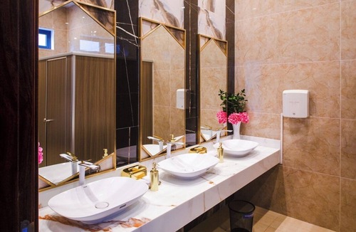 Bao Loc Hotel | SANDALS AQUILA
