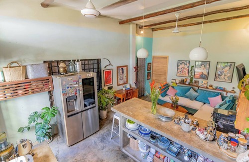 Chamkar Mon Apartment | Sarai Room a Cozy Urban Hideaway with Green Balcony