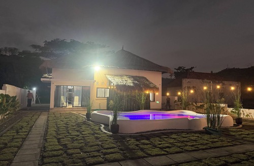 Sekotong Barat Villa | Sasak House:Private BeachFront Home