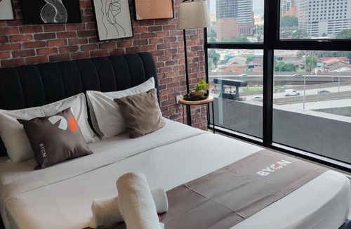 Kuala Lumpur City Centre Apartment | Scarletz Twin Tower Facing Suites