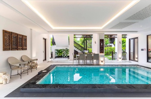 Su Thep Villa | Sclass 2 Luxe Pools Villa & Breakfast , city area