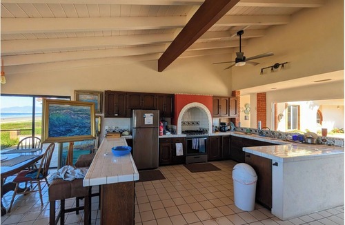Lengueta Arenosa House | Searenity Keep an eye on kids. You: on patio with a refreshing beverage.
