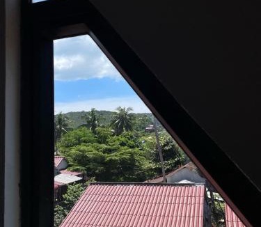 Koh Rong Sanloem Hostel | Seashell Guesthouse, bar and tattoos