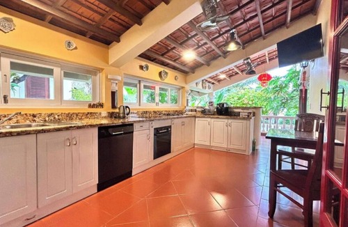 Central Mui Ne Beach Apartment | Seaside Villa 3 Bedrooms with Swimming Pool and Tennis Court
