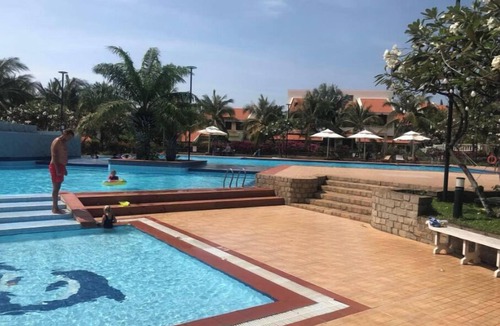 Central Mui Ne Beach Apartment | Seaside Villa 3 Bedrooms with Swimming Pool and Tennis Court