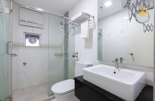George Town Apartment | Seaview Seafront Duplex in Town with WiFi & Full Kitchen 10
