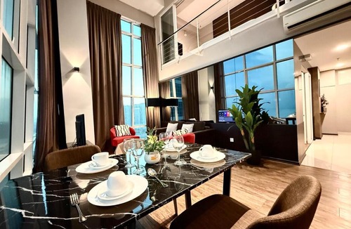 George Town Apartment | Seaview Seafront Duplex in Town with WiFi & Full Kitchen 10