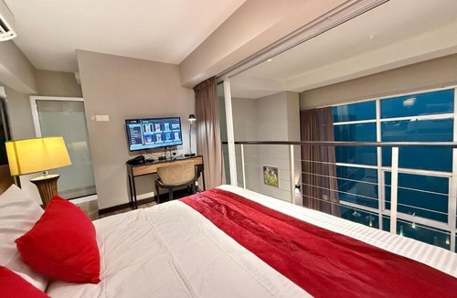George Town Apartment | Seaview Seafront Duplex in Town with WiFi & Full Kitchen 10