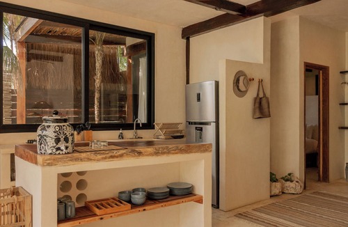 Zona Hotelera Villa | Secluded Two-Bedroom Beach House
