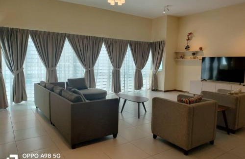 Sekinchan Bed & Breakfast | Sekinchan HighView Penthouse 15pax 5R5B 顶层公寓 看海 看稻田景