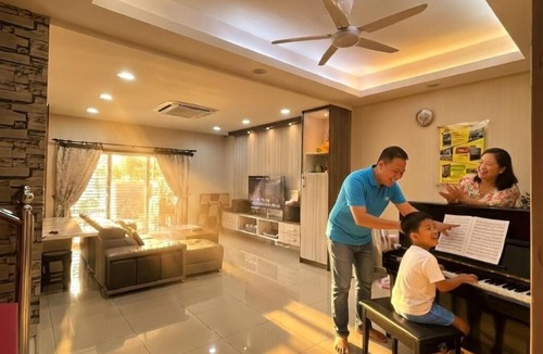 Sekinchan House | Sekinchan Spacious 2 and Half Storey Homestay 100m Walk to KFC 7 Eleven 24hr Clinic KTV BBQ 适耕庄宽敞2层半民宿 100米到KFC 7 Eleven KTV BBQ