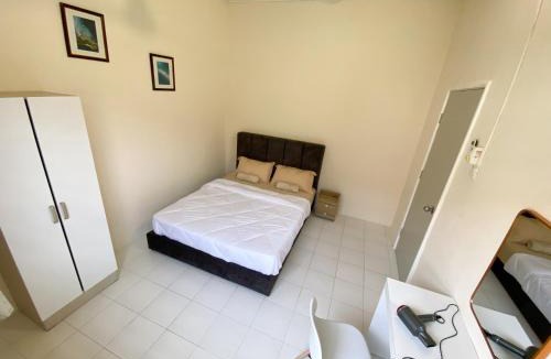 Kota Warisan House | Seraya Homestay Semi-D w Private Yard - 15 mins KLIA