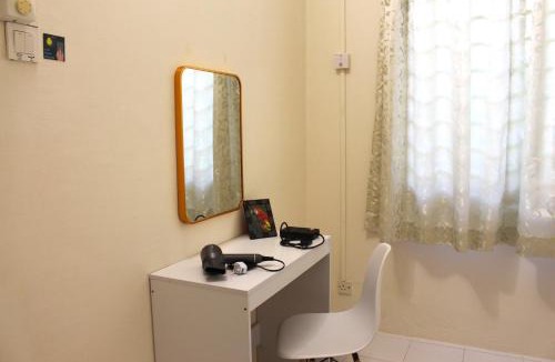 Kota Warisan House | Seraya Homestay Semi-D w Private Yard - 15 mins KLIA