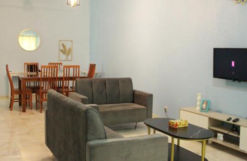 Kota Warisan House | Seraya Homestay Semi-D w Private Yard - 15 mins KLIA