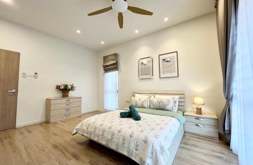 Jalan Bangi House | Serene Homestay Semenyih - Endlot House 4BR for 11 pax