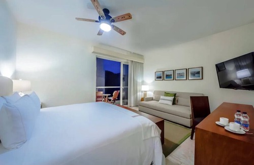 La Cruz de Huanacaxtle Resort | Serene Resort Junior Suite with King bed & Sofa bed- Jungle and Ocean Views